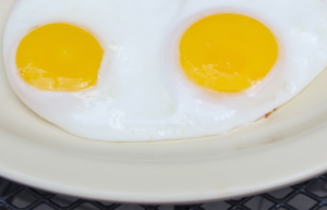 2 Eggs - Side